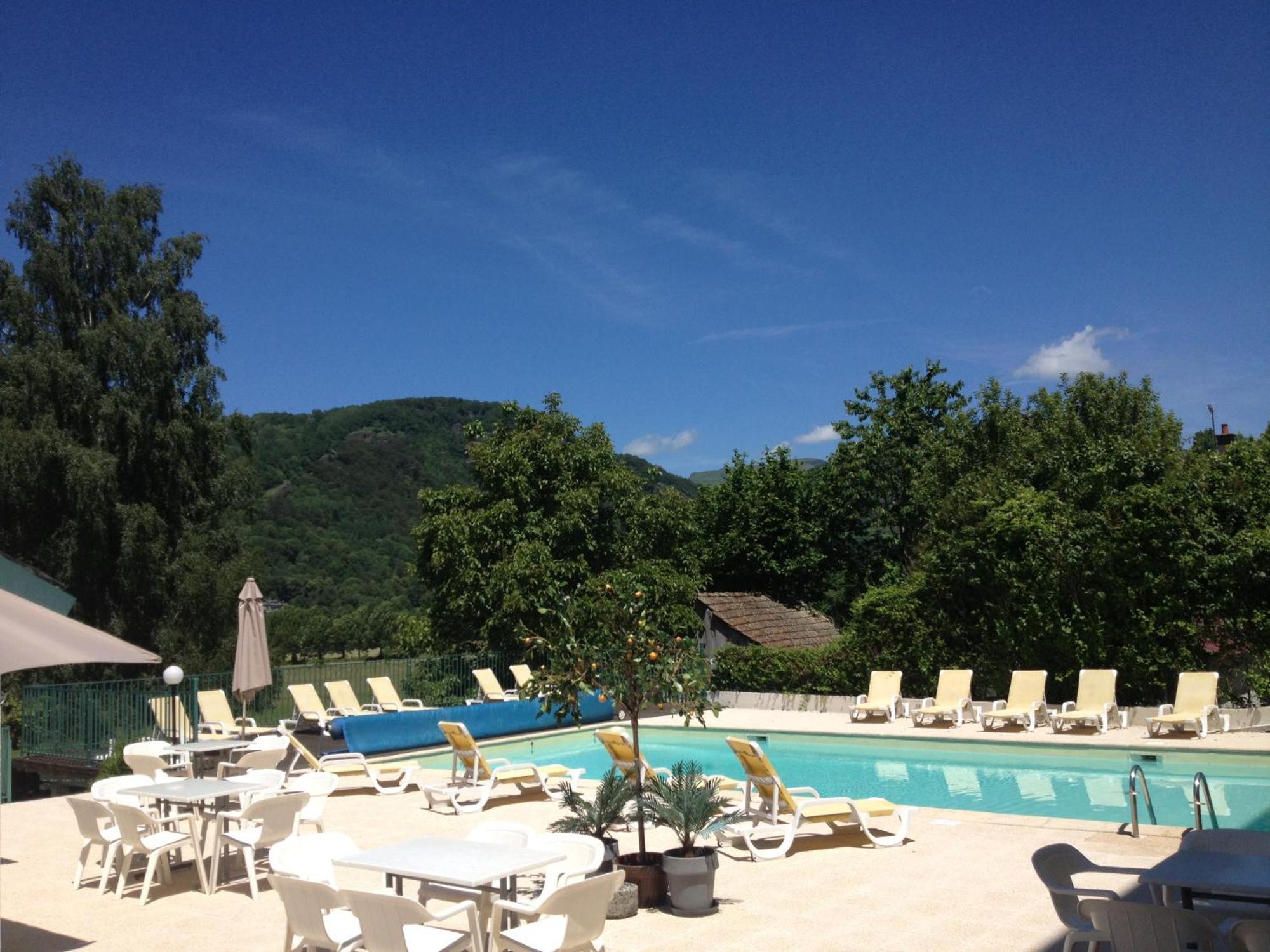 Hotel Et Residence Des Bains Vic-sur-Cère Eksteriør billede